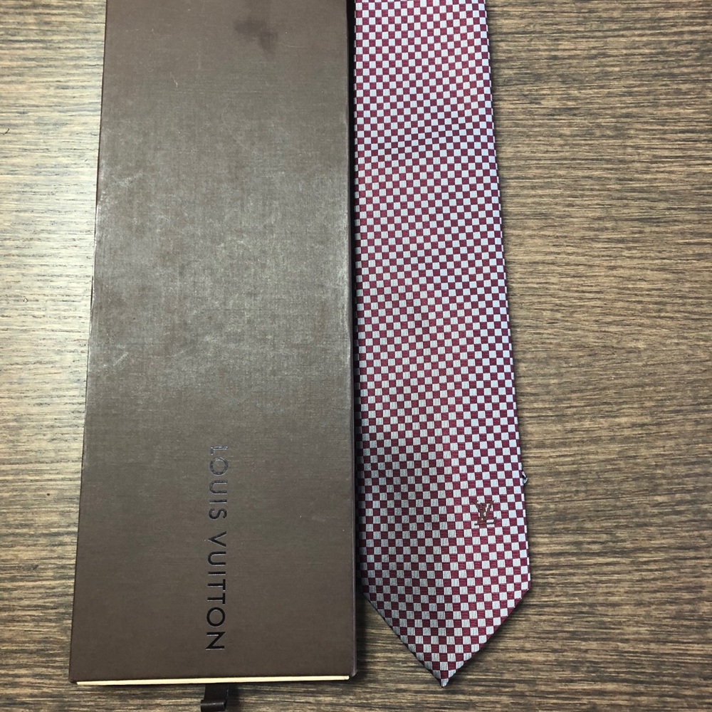 LOUIS VUITTON TIE NEVER WORN WITH ORIGINAL BOX
